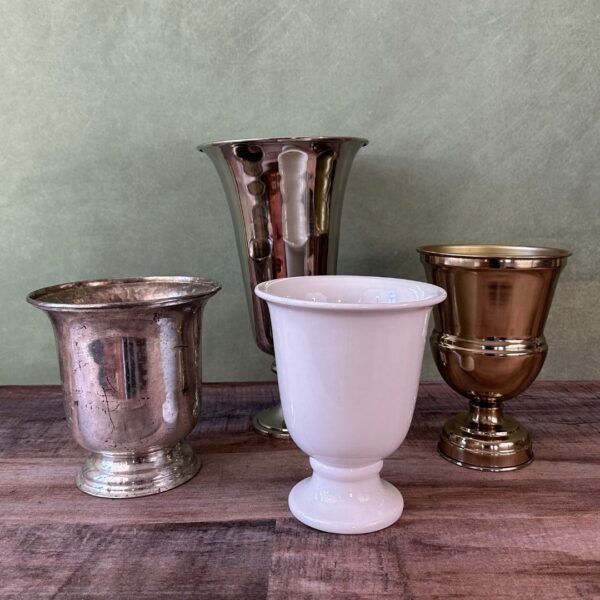 large-footed-urn-b-600x600