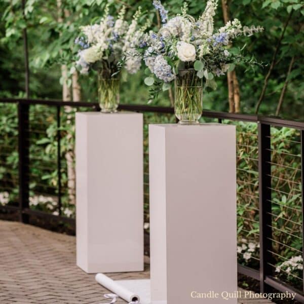 white-pedestals-a-600x600